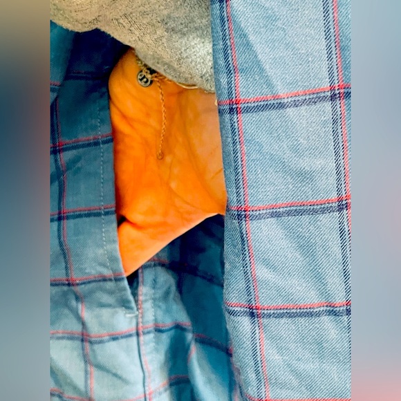 North face button up long sleeve plaid shirt w/ pockets. - Picture 3 of 4